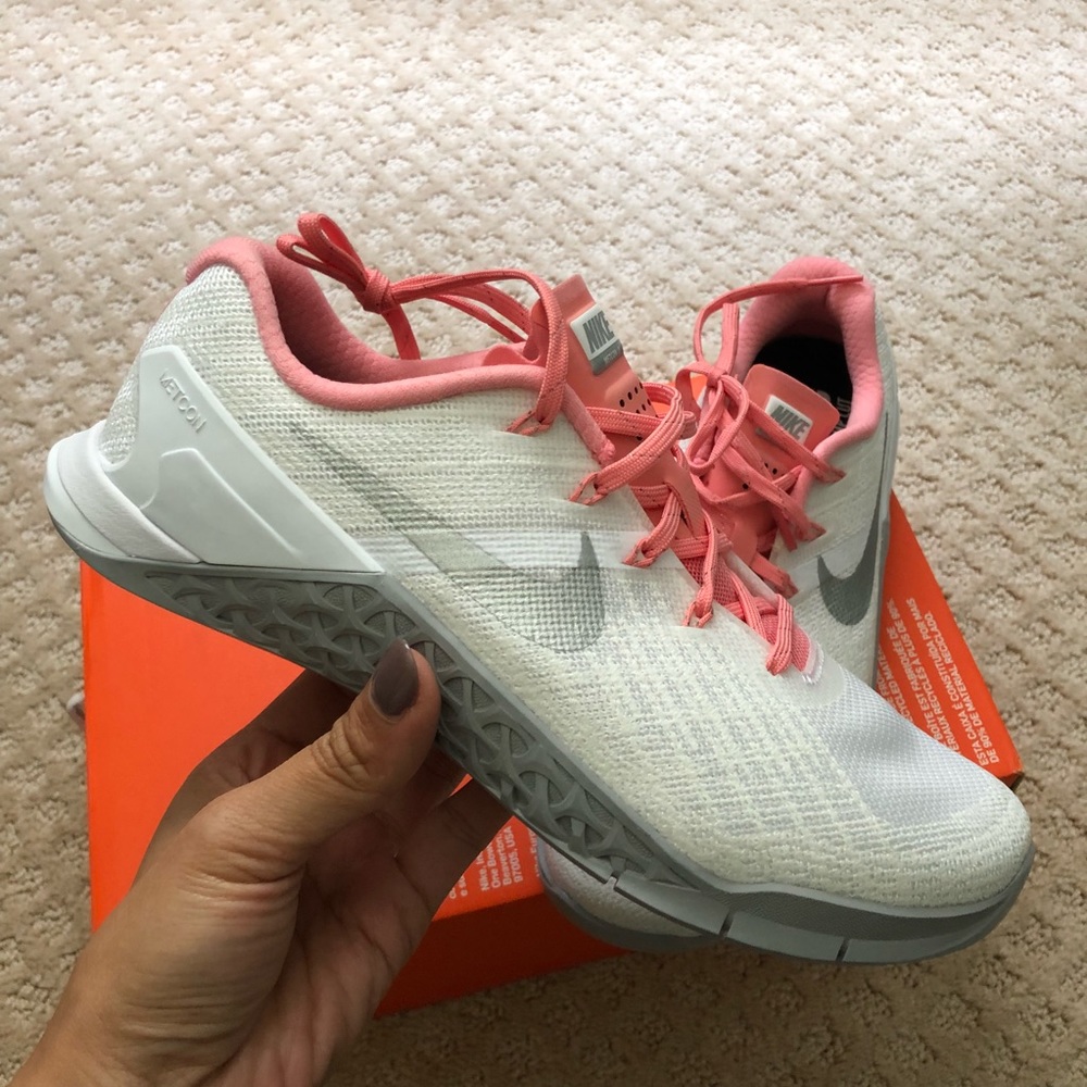 🎆 New🎆 NIKE white Metcon 3  ~ various sizes - Picture 2 of 6